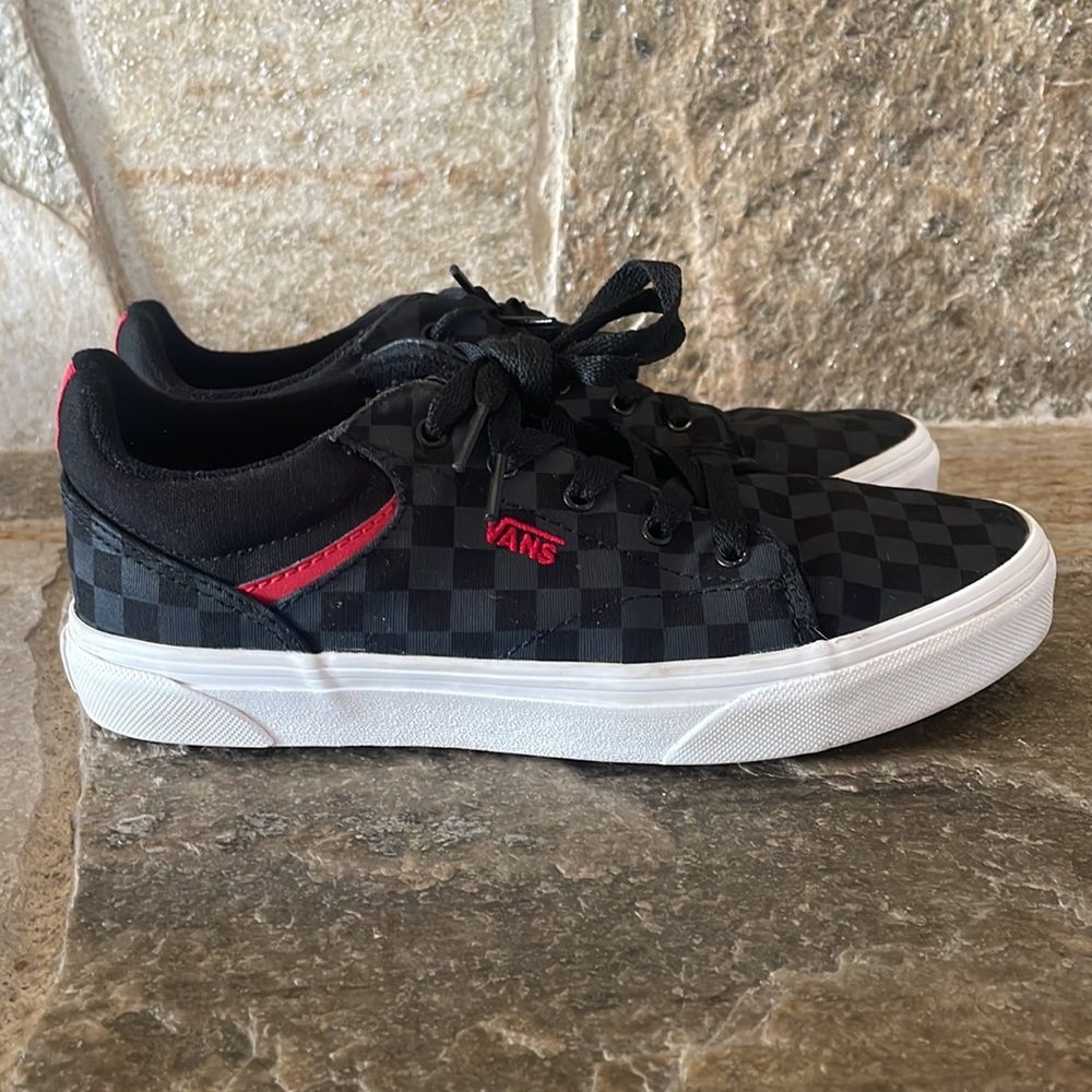 Vans - Picture 2 of 7